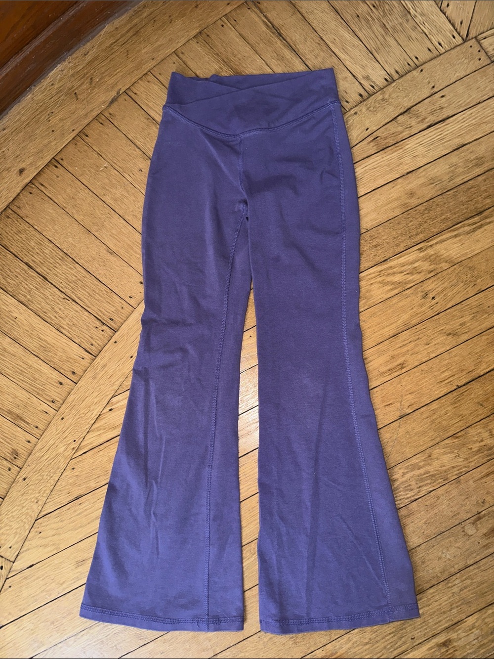 Girls Old Navy Active Power Chill Go Dry high rise Purple Flared Yoga Pants